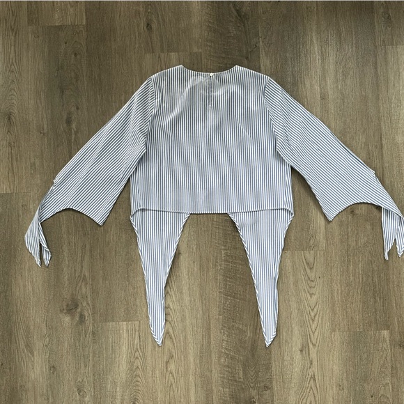 Tie-front crop top - Picture 3 of 3